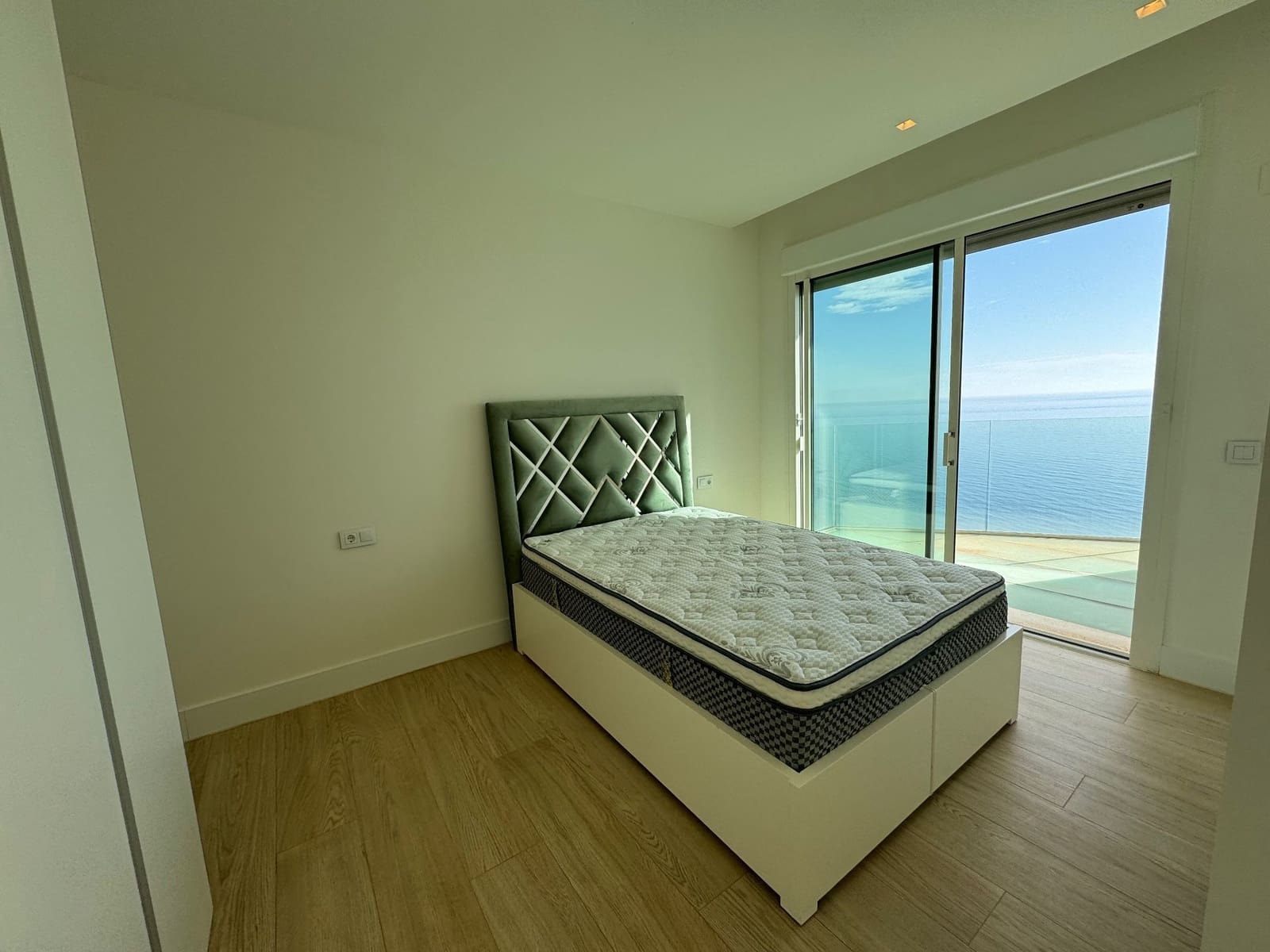 Apartamento de 4 habitaciones en Benidorm en venta con garaje - 4.300.000 € (Ref: 9169342)