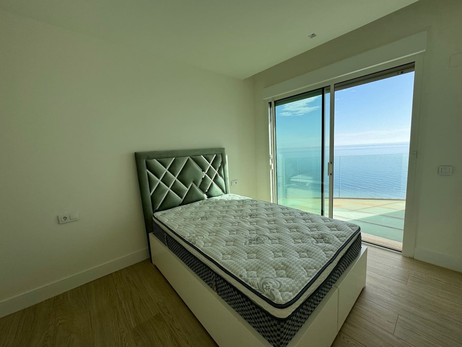 Apartamento de 4 habitaciones en Benidorm en venta con garaje - 4.300.000 € (Ref: 9169342)