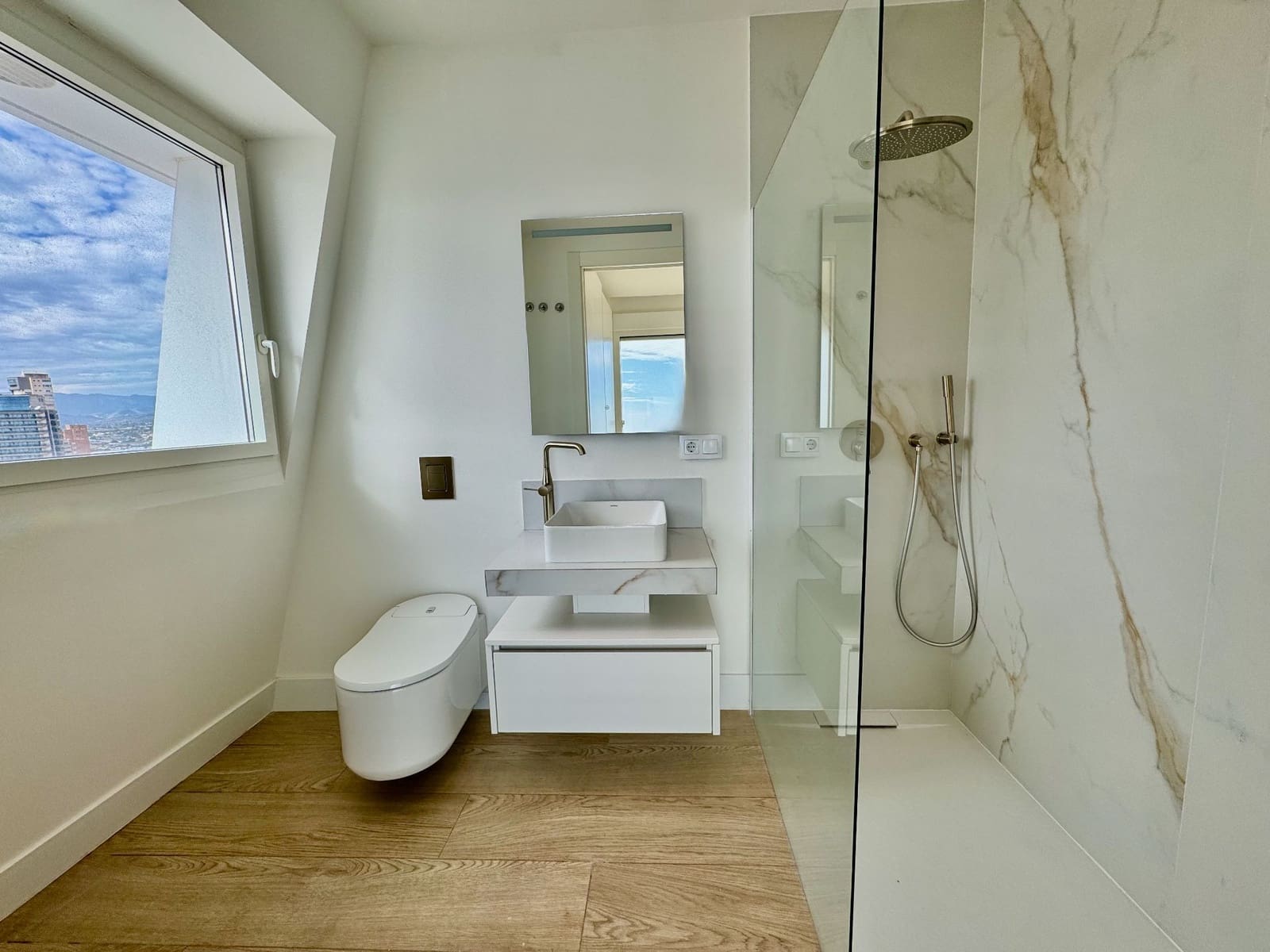 Apartamento de 4 habitaciones en Benidorm en venta con garaje - 4.300.000 € (Ref: 9169342)