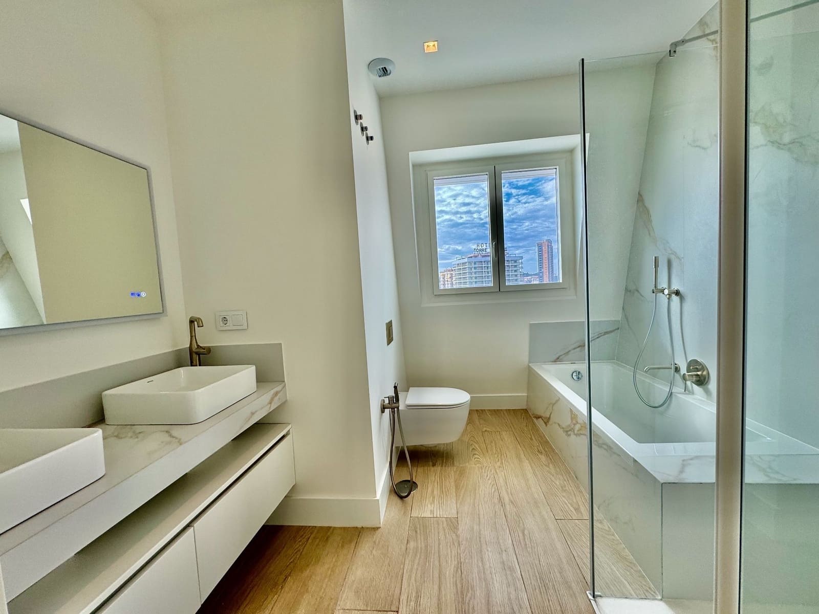 Apartamento de 4 habitaciones en Benidorm en venta con garaje - 4.300.000 € (Ref: 9169342)