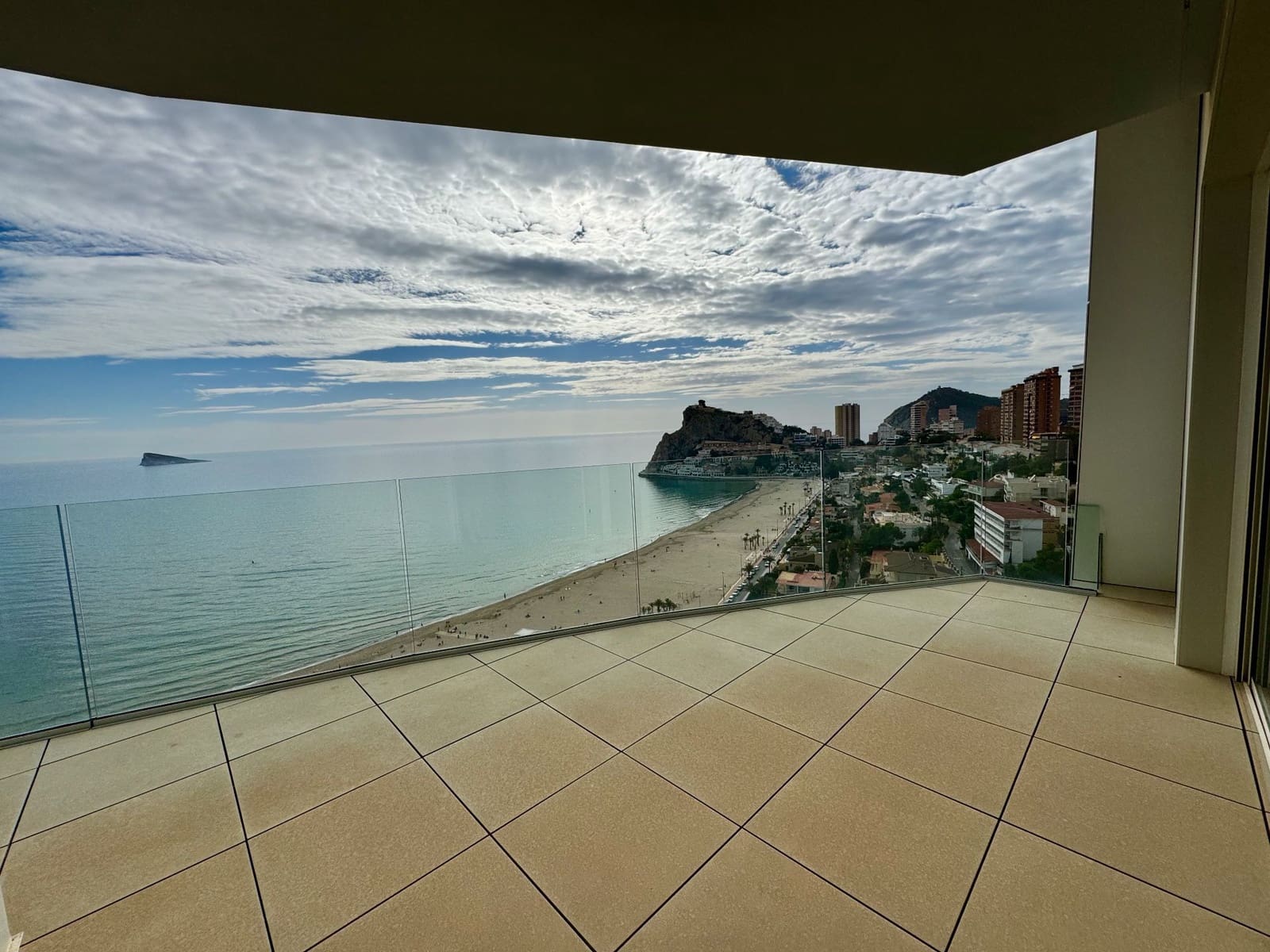 Apartamento de 4 habitaciones en Benidorm en venta con garaje - 4.300.000 € (Ref: 9169342)