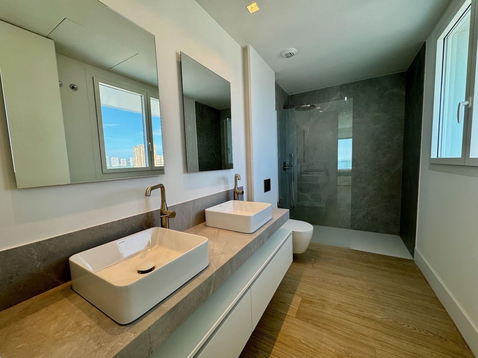 Apartamento de 4 habitaciones en Benidorm en venta con garaje - 4.300.000 € (Ref: 9169342)