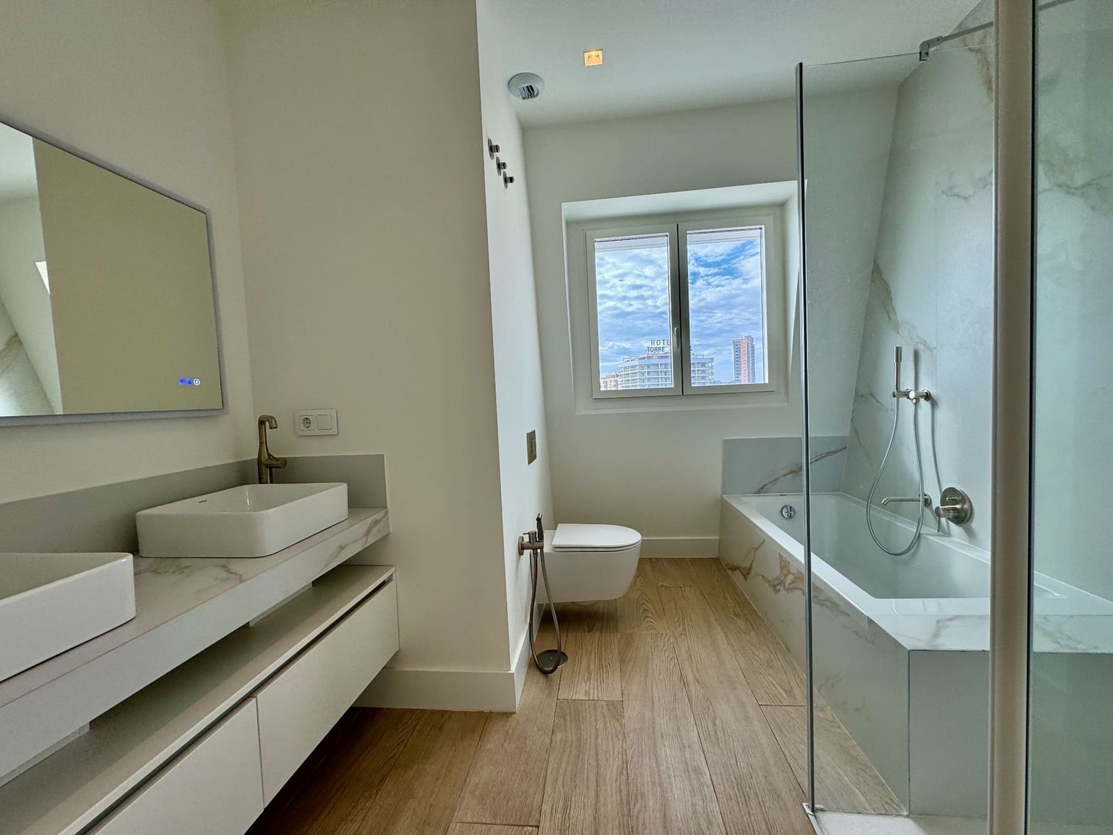 Apartamento de 4 habitaciones en Benidorm en venta con garaje - 4.300.000 € (Ref: 9169342)