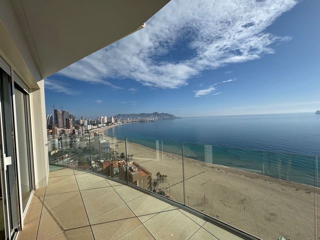 Apartamento de 4 habitaciones en Benidorm en venta con piscina garaje - 4.300.000 € (Ref: 9169342)