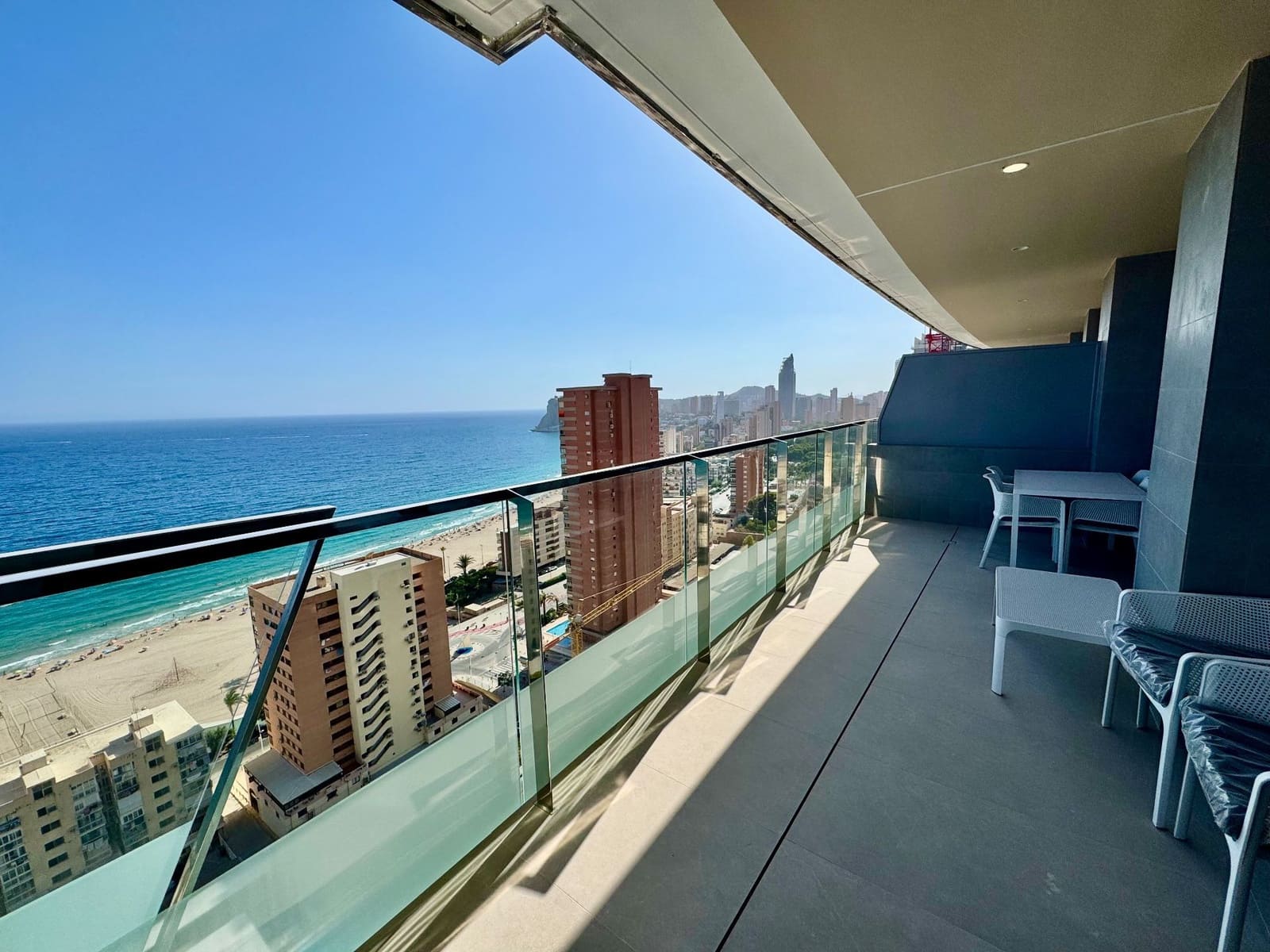 Apartamento de 2 habitaciones en Benidorm en venta con piscina garaje - 610.000 € (Ref: 9197512)