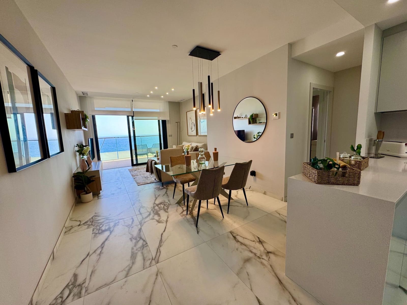 Apartamento de 2 habitaciones en Benidorm en venta con piscina garaje - 610.000 € (Ref: 9197512)