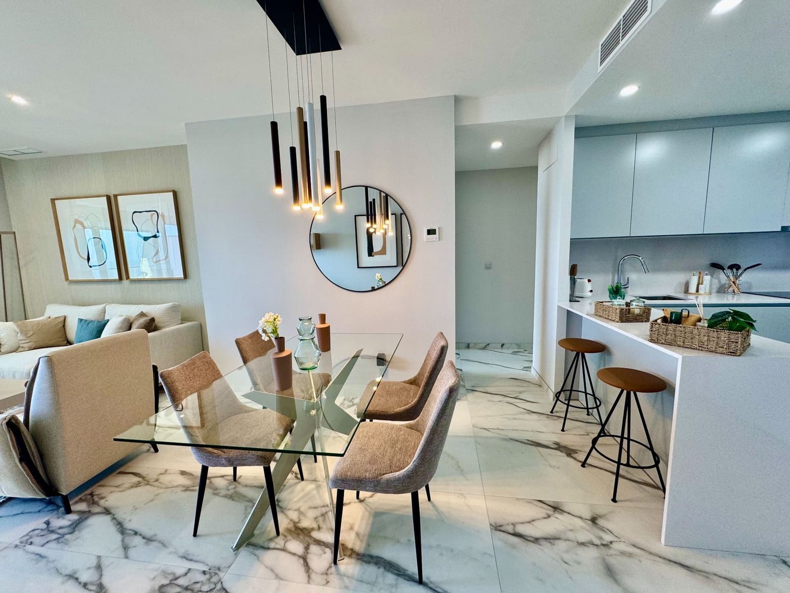 Apartamento de 2 habitaciones en Benidorm en venta con piscina garaje - 610.000 € (Ref: 9197512)