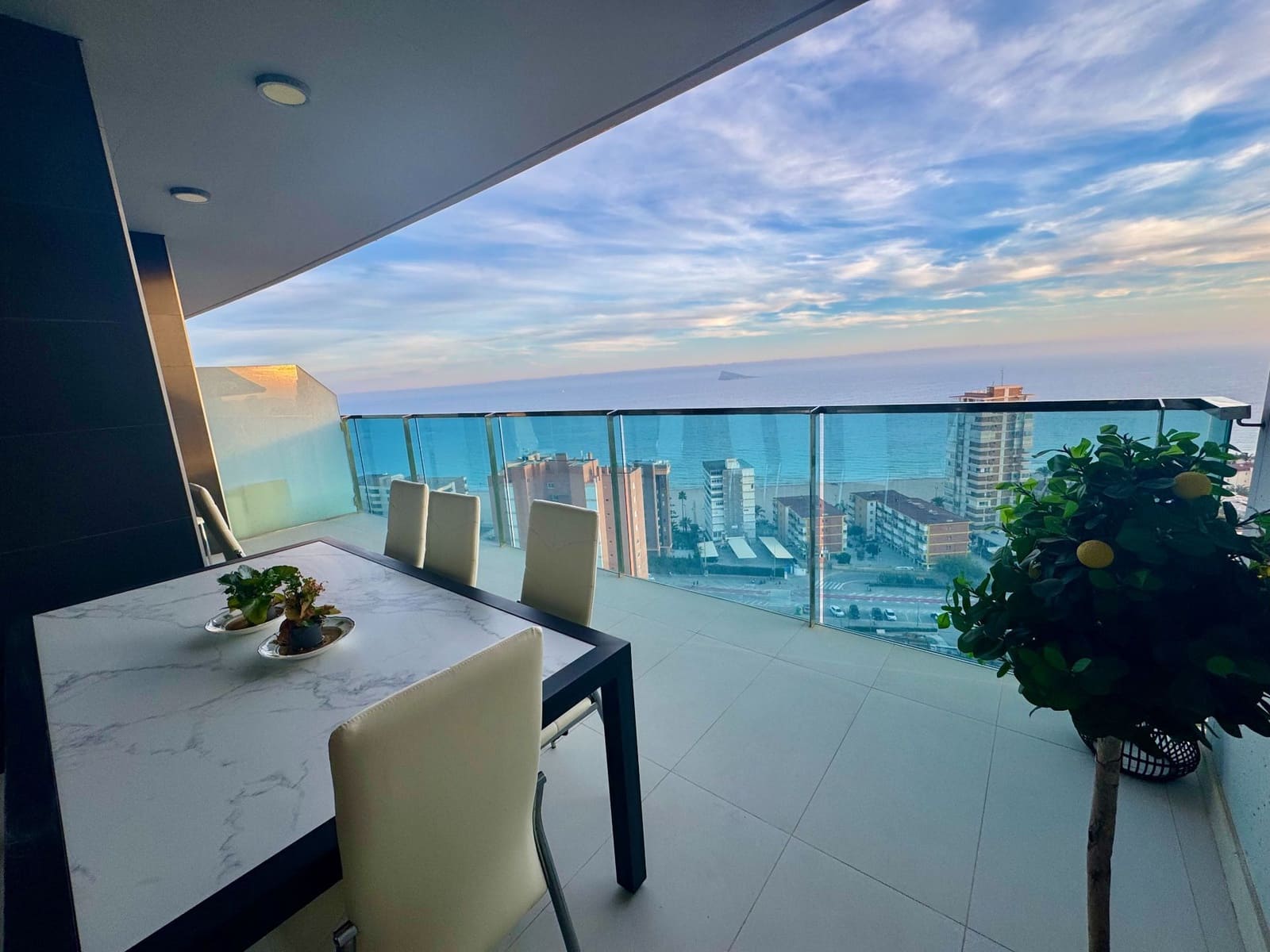 2 soveværelse Lejlighed til salg i Benidorm med swimmingpool garage - € 670.000 (Ref: 9242734)