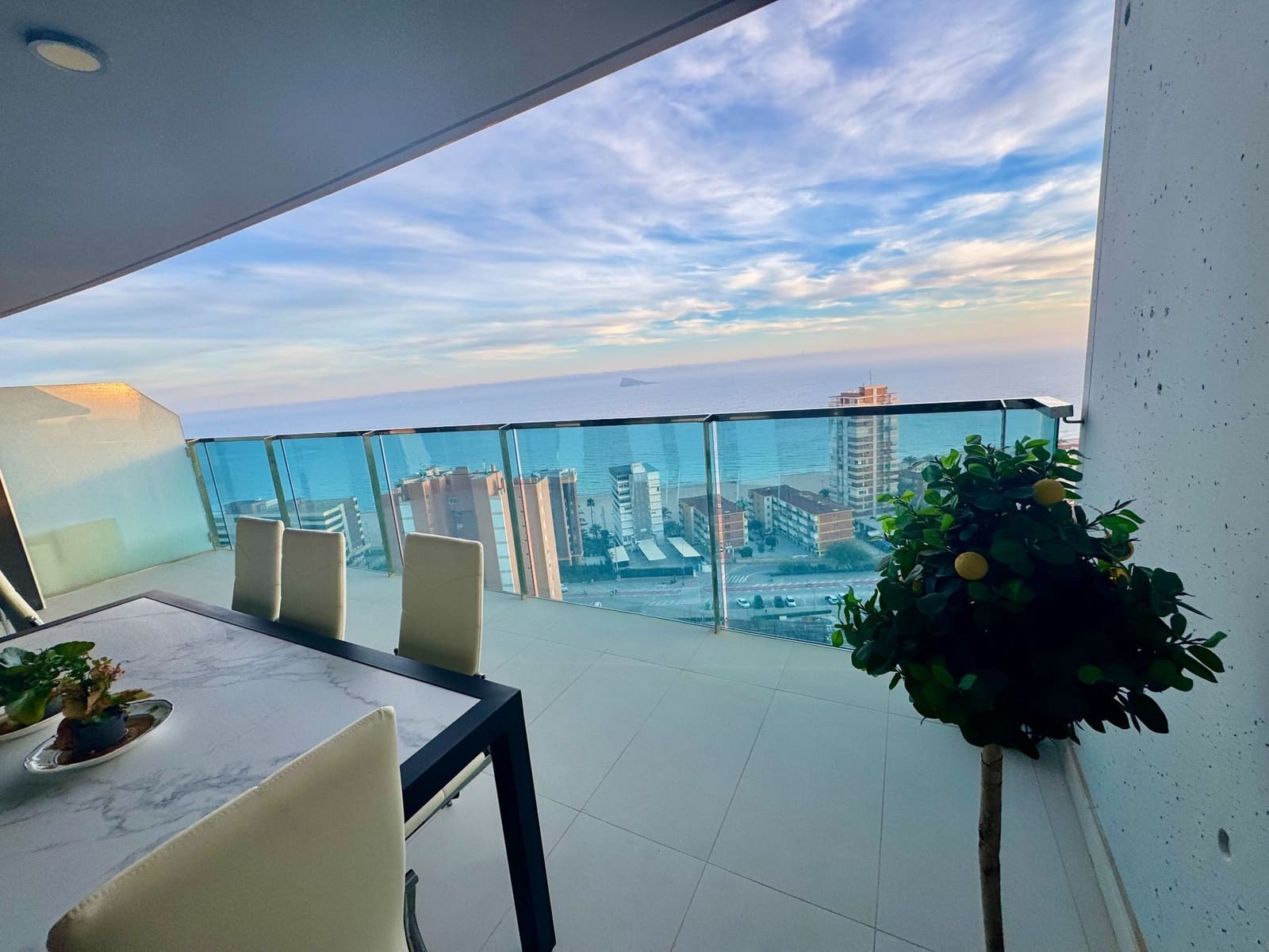 2 soveværelse Lejlighed til salg i Benidorm med swimmingpool garage - € 670.000 (Ref: 9242734)