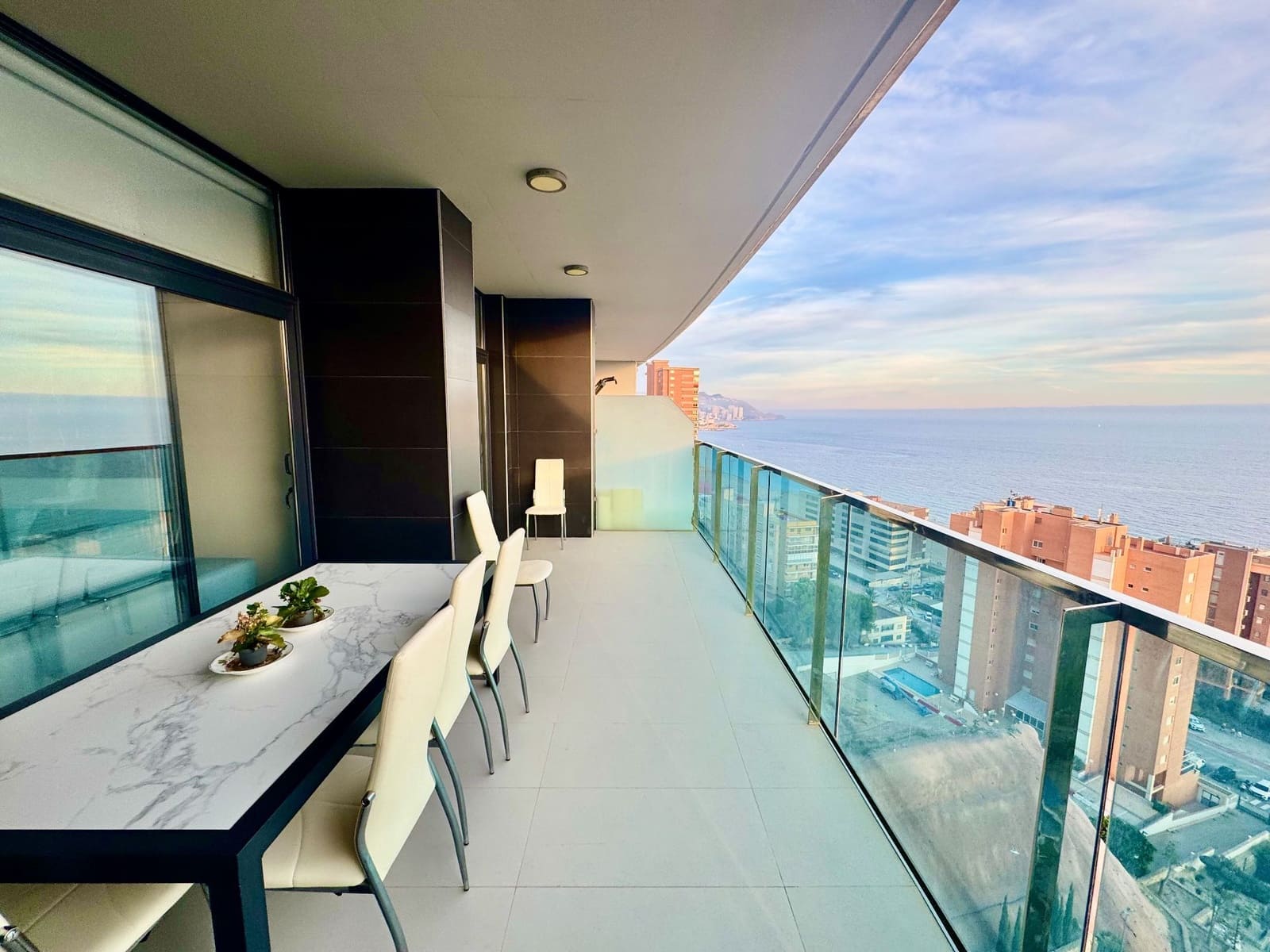 2 soveværelse Lejlighed til salg i Benidorm med swimmingpool garage - € 670.000 (Ref: 9242734)