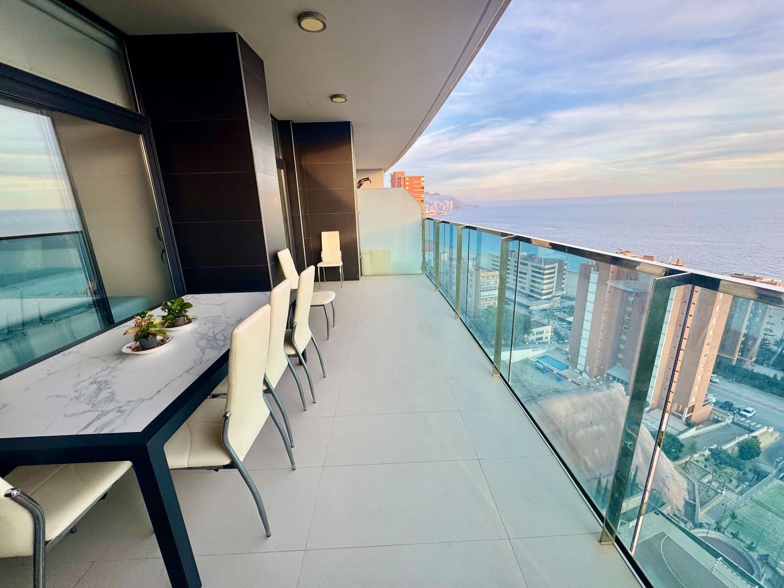 2 soveværelse Lejlighed til salg i Benidorm med swimmingpool garage - € 670.000 (Ref: 9242734)