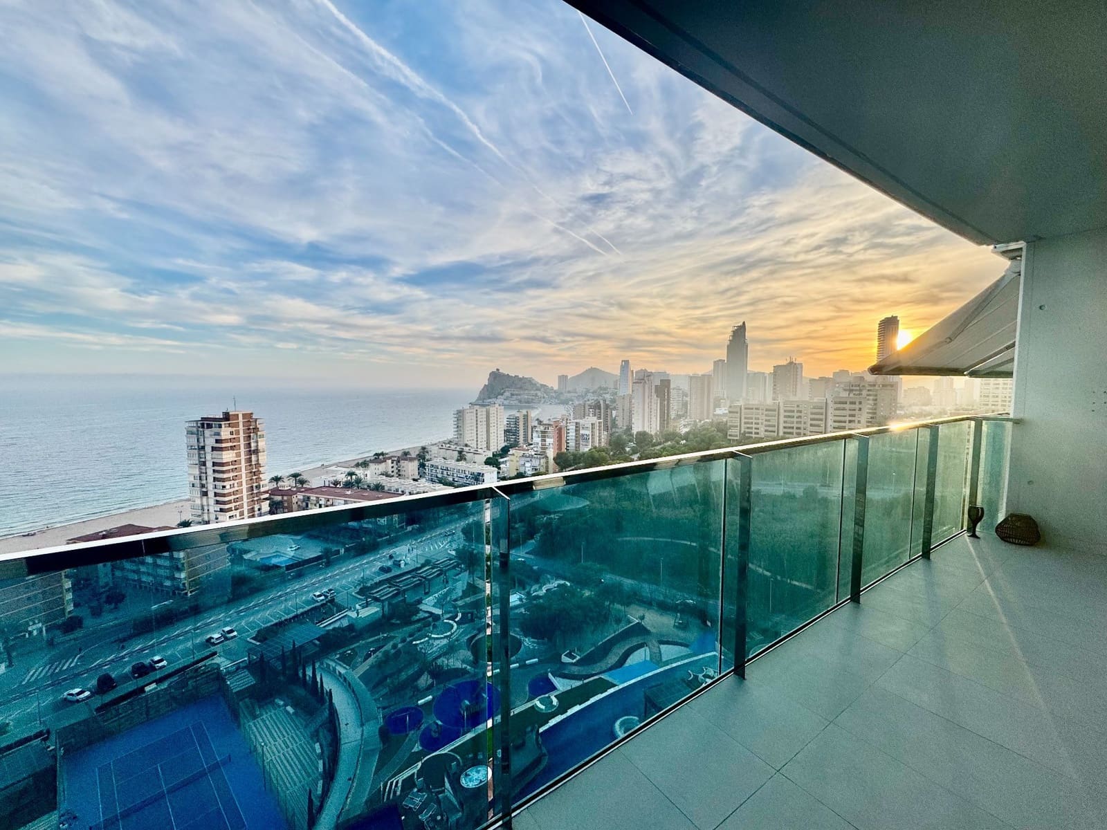 2 soveværelse Lejlighed til salg i Benidorm med swimmingpool garage - € 670.000 (Ref: 9242734)