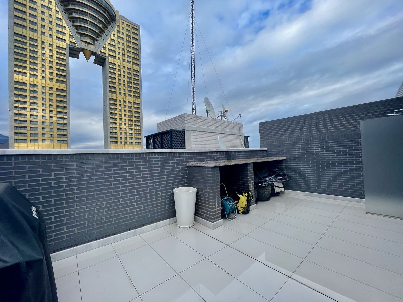 3 soveværelse Penthouse til salg i Benidorm med swimmingpool garage - € 2.350.000 (Ref: 9251902)