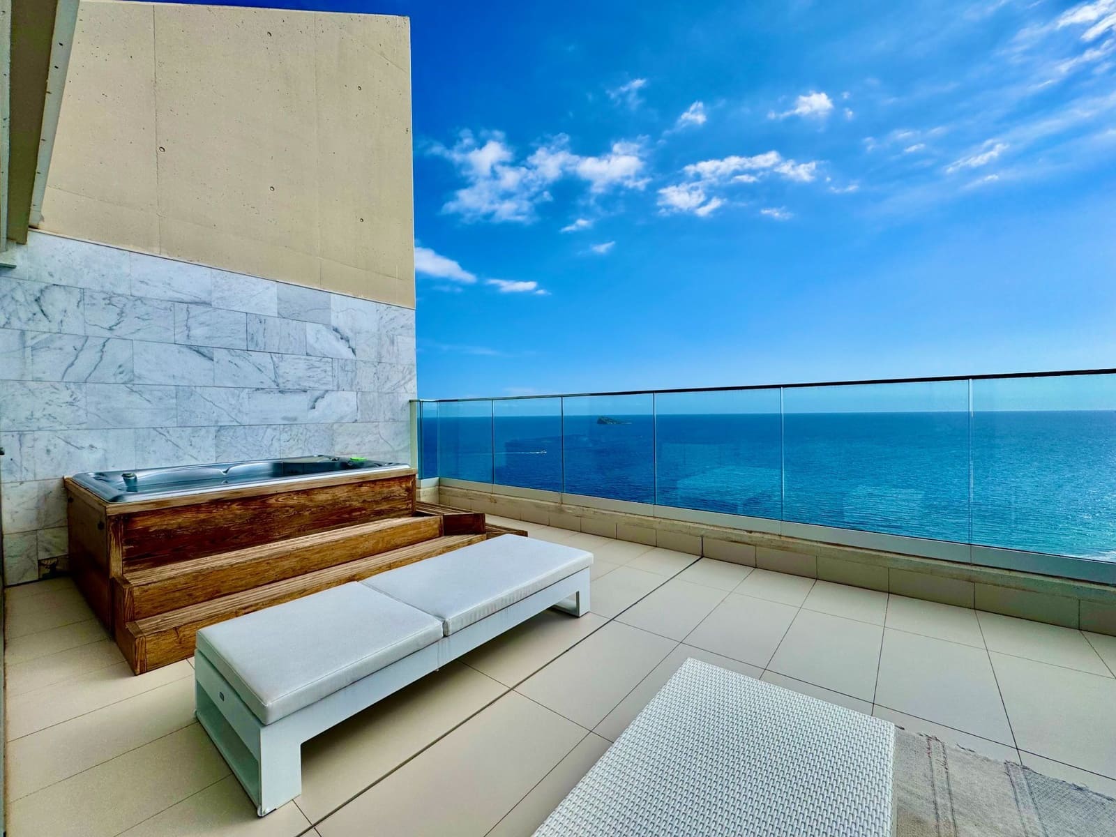 3 soveværelse Penthouse til salg i Benidorm med swimmingpool garage - € 2.350.000 (Ref: 9251902)