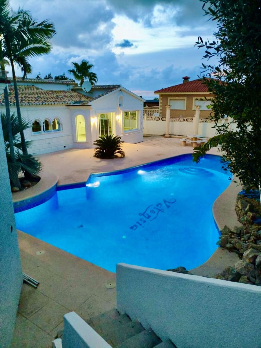 5 Zimmer Villa zu verkaufen in Denia mit Pool Garage - 1.175.000 € (Ref: 9321581)
