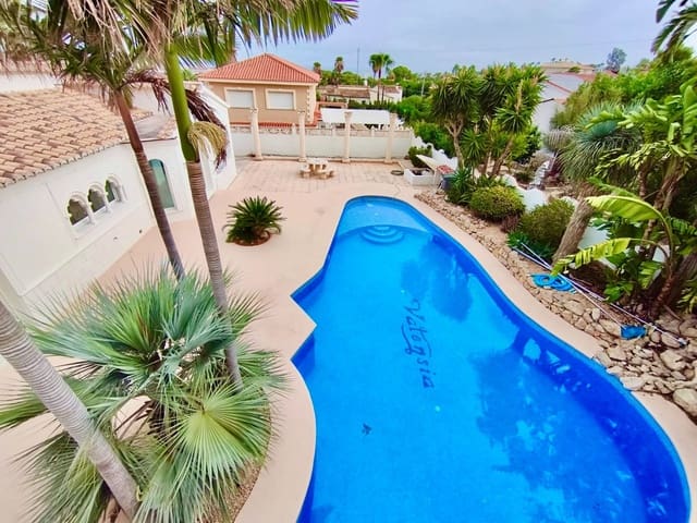 5 Zimmer Villa zu verkaufen in Dénia mit Pool Garage - 1.175.000 € (Ref: 9321581)