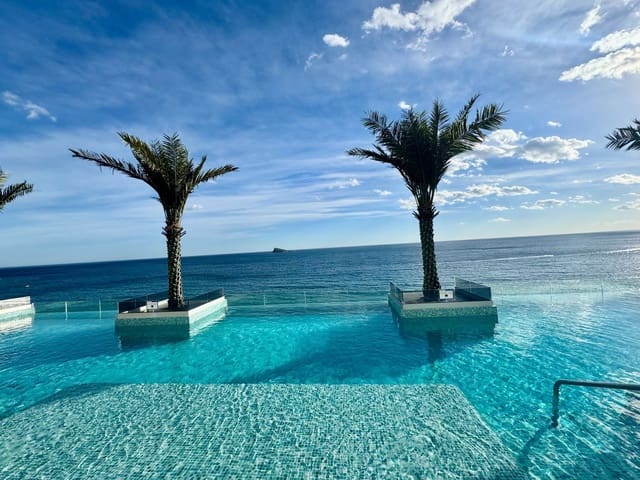 2 makuuhuone Huoneisto myytävänä paikassa Playa Poniente, Benidorm mukana uima-altaan 
autotalli - 790 000 € (Ref: 9344402)