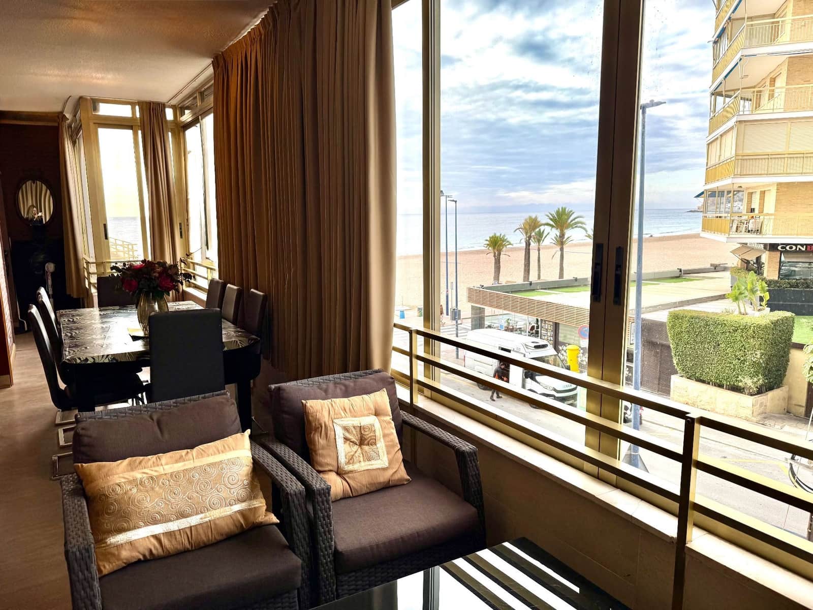 4 sypialnia Apartament na sprzedaż w Benidorm z basenem garażem - 950 000 € (Ref: 9465435)