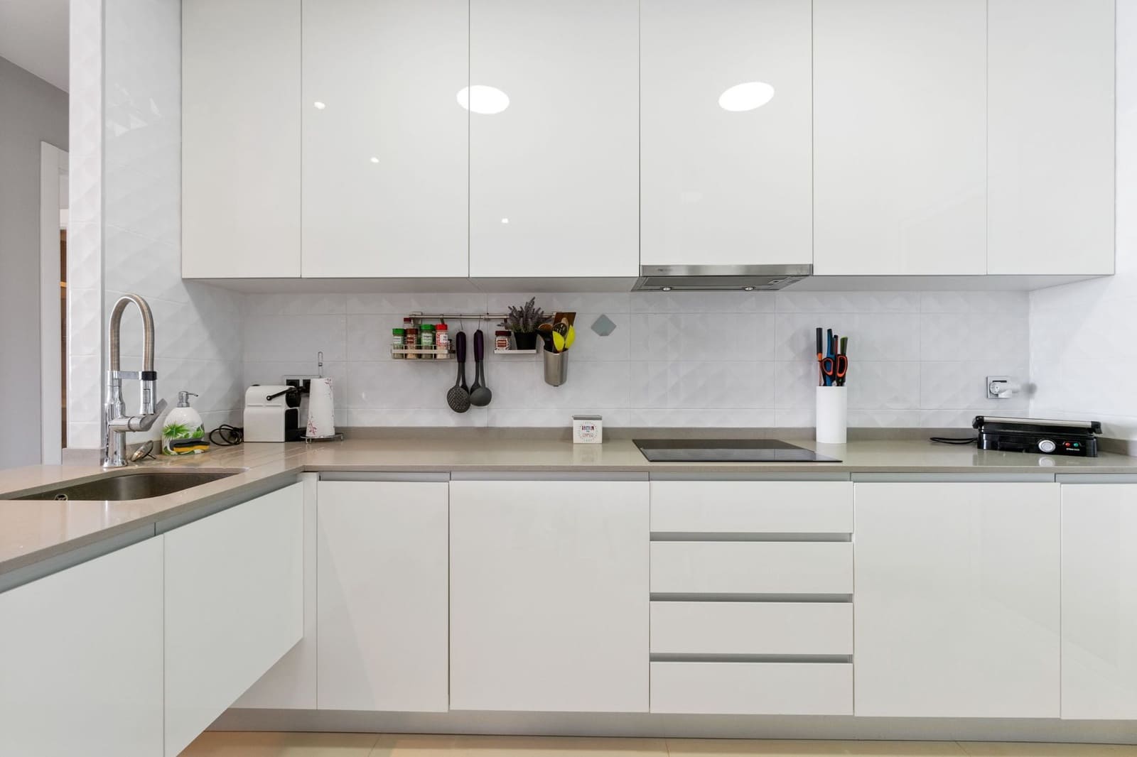 2 sypialnia Apartament na sprzedaż w Benidorm z basenem garażem - 590 000 € (Ref: 9472266)