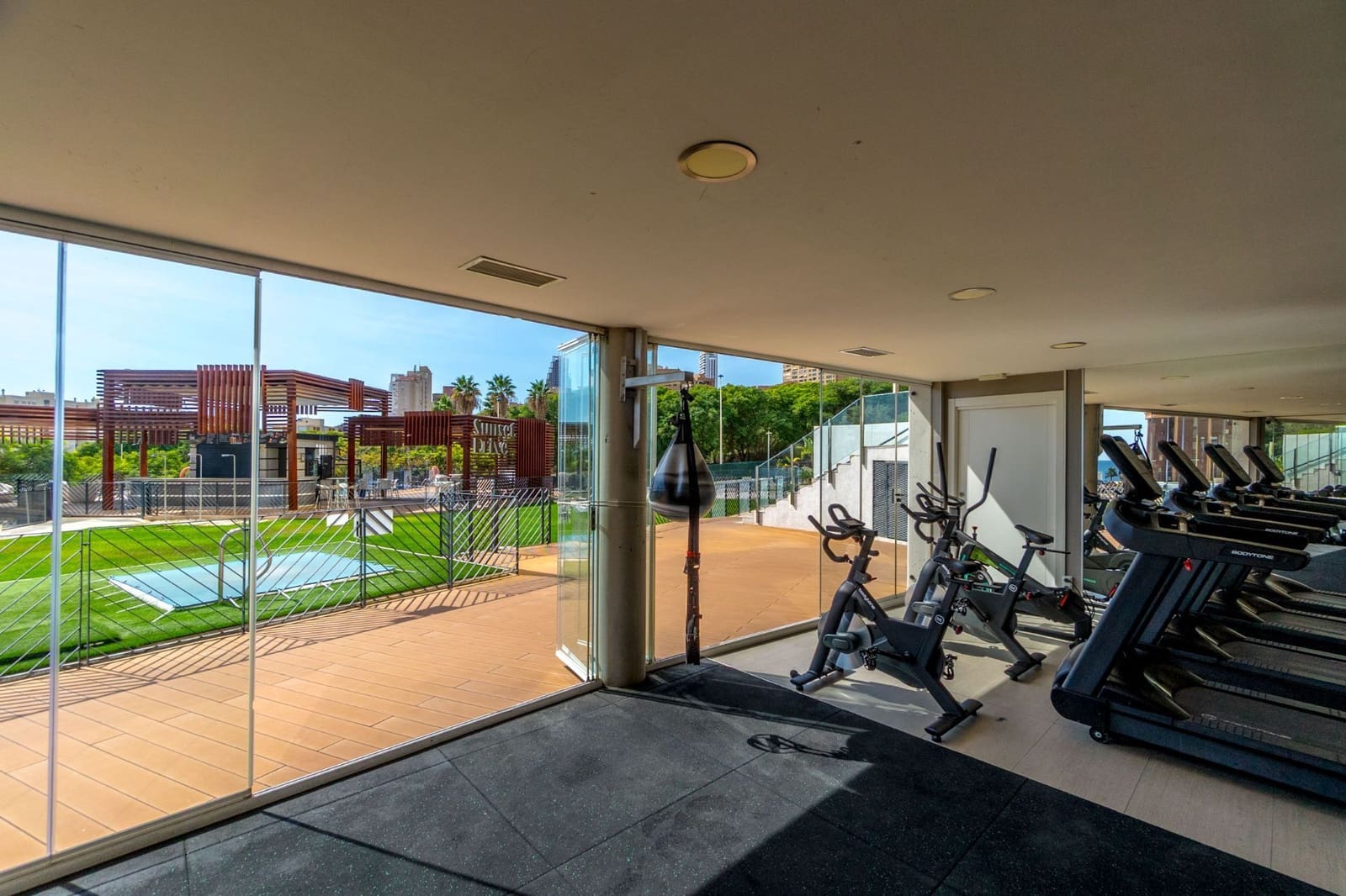 2 sypialnia Apartament na sprzedaż w Benidorm z basenem garażem - 590 000 € (Ref: 9472266)