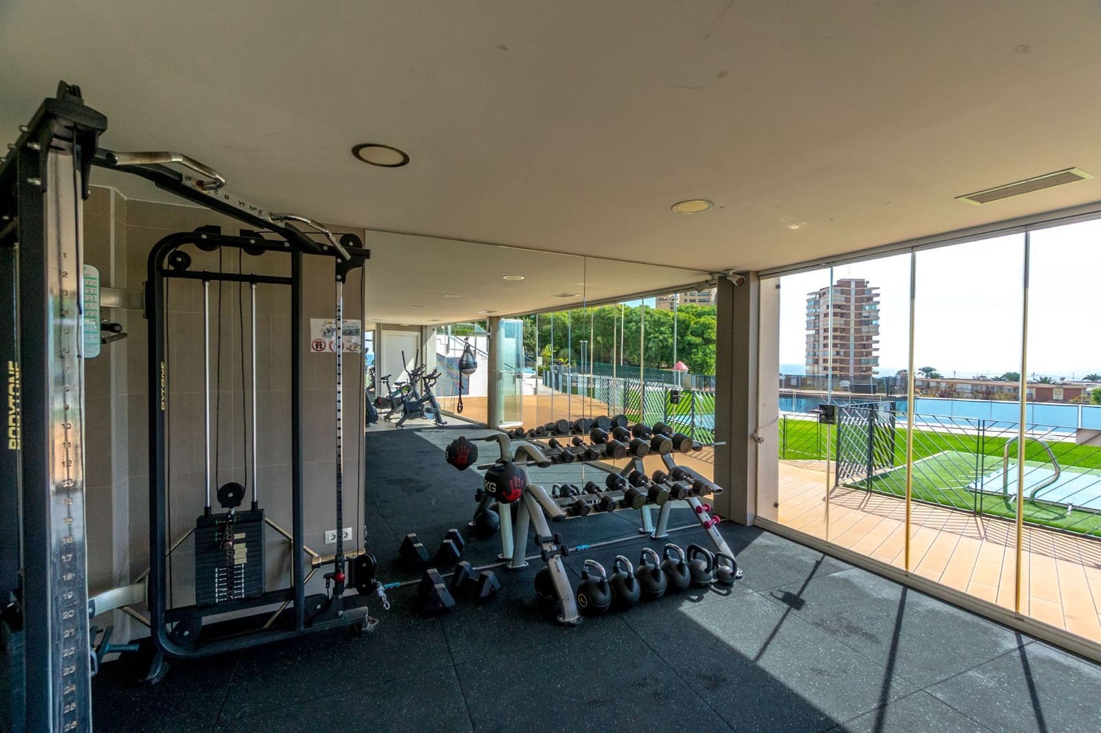 2 sypialnia Apartament na sprzedaż w Benidorm z basenem garażem - 590 000 € (Ref: 9472266)