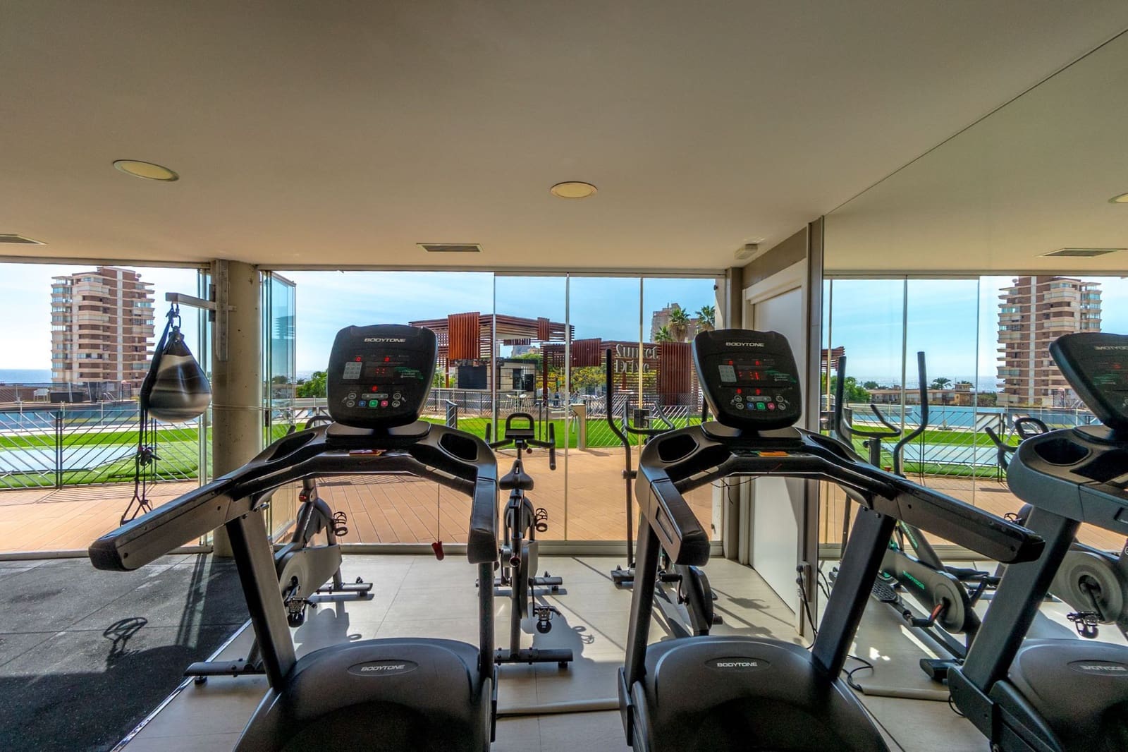 2 sypialnia Apartament na sprzedaż w Benidorm z basenem garażem - 590 000 € (Ref: 9472266)