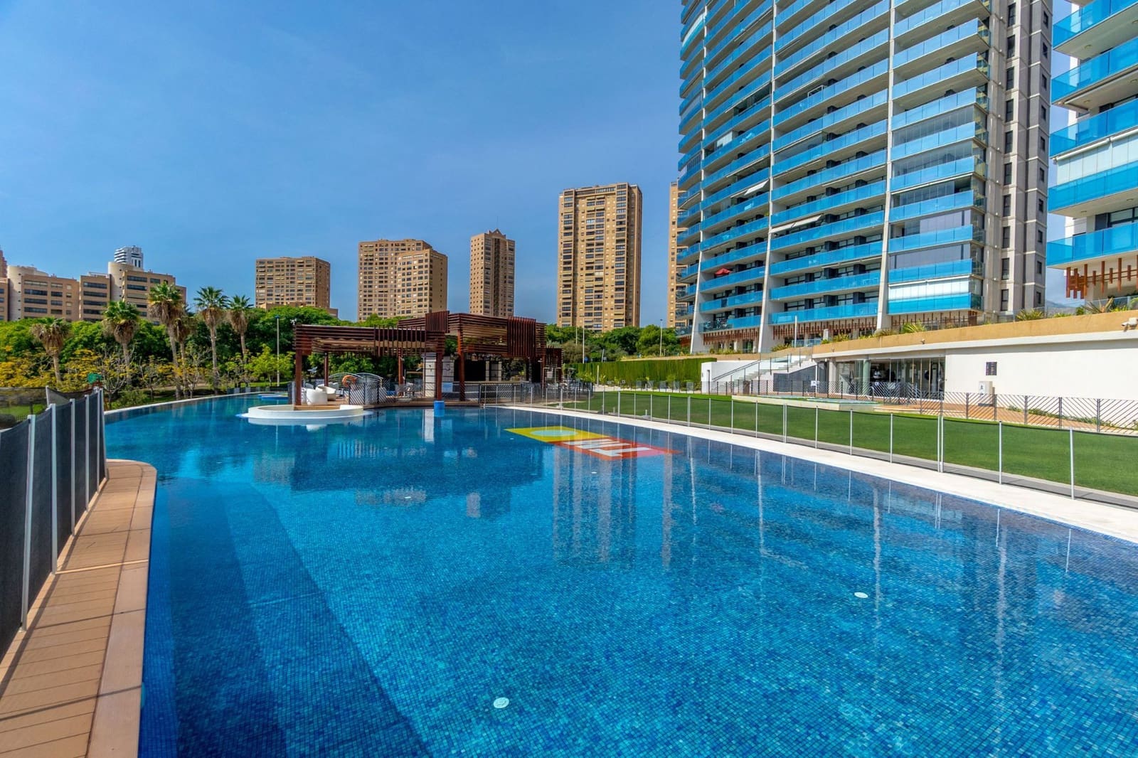 2 sypialnia Apartament na sprzedaż w Benidorm z basenem garażem - 590 000 € (Ref: 9472266)