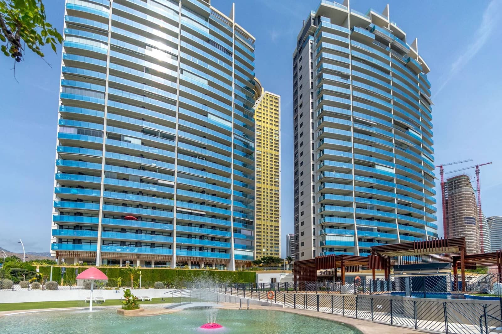 2 sypialnia Apartament na sprzedaż w Benidorm z basenem garażem - 590 000 € (Ref: 9472266)