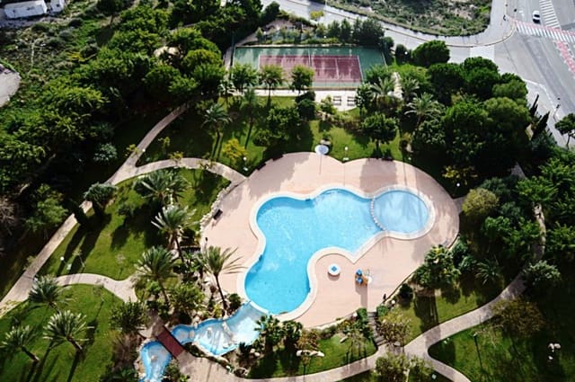 Apartamento de 4 habitaciones en Benidorm en venta con piscina garaje - 585.000 € (Ref: 9611145)