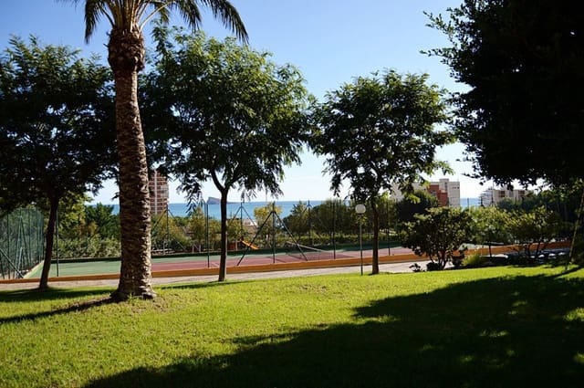 Apartamento de 4 habitaciones en Benidorm en venta con piscina garaje - 585.000 € (Ref: 9611145)