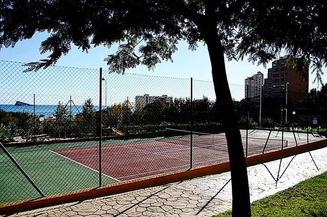 2 makuuhuone Huoneisto myytävänä paikassa Benidorm mukana uima-altaan 
autotalli - 520 000 € (Ref: 9670093)