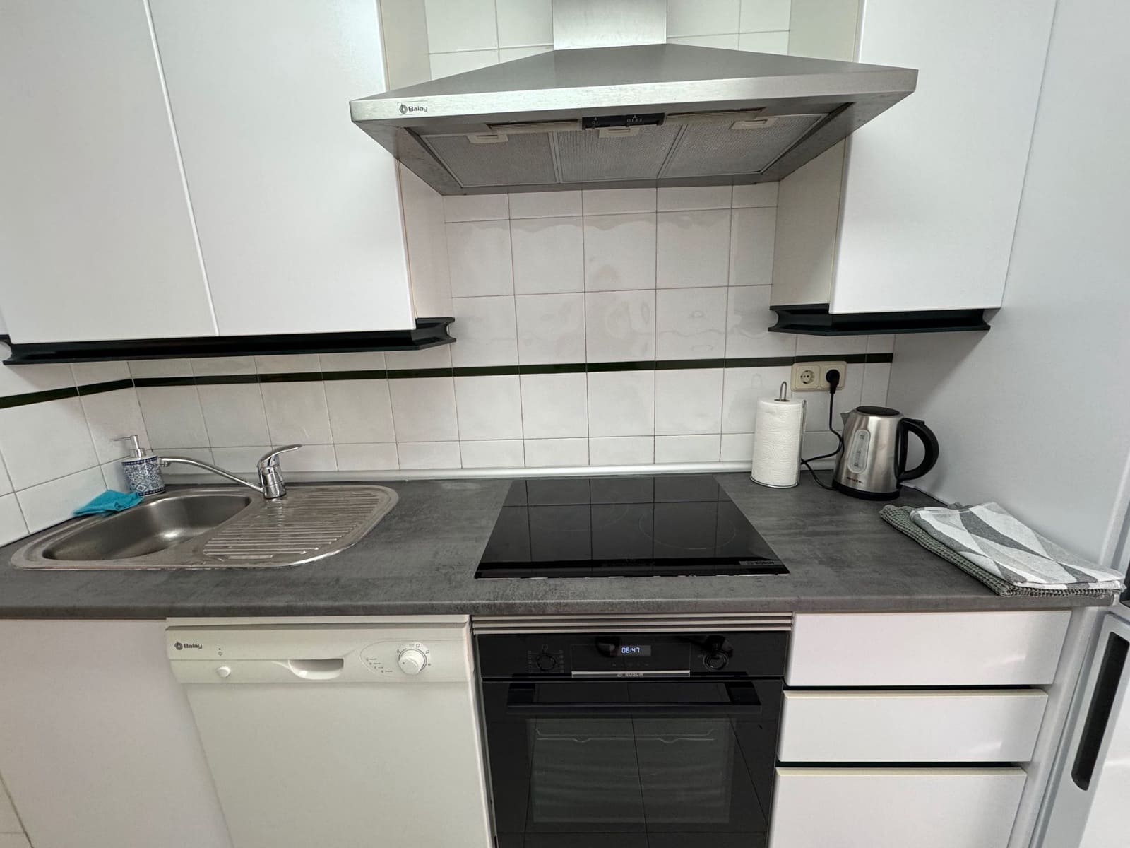 2 bedroom Apartment for rent in Puerto Banus with pool garage - € 1,800 (Ref: 9738020)