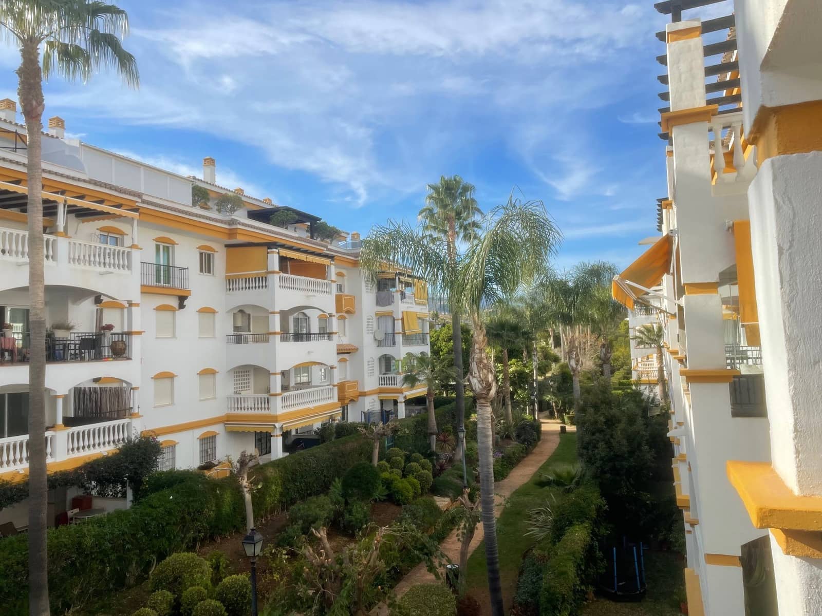 2 bedroom Apartment for rent in Puerto Banus with pool garage - € 1,800 (Ref: 9738020)