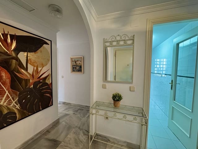 Appartement de 2 chambres à louer à Puerto Banus, Marbella avec piscine garage - 1 800 € (Ref: 9738020)