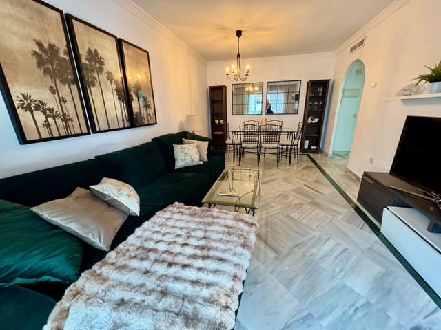 Appartement de 2 chambres à louer à Puerto Banus, Marbella avec piscine garage - 1 800 € (Ref: 9738020)