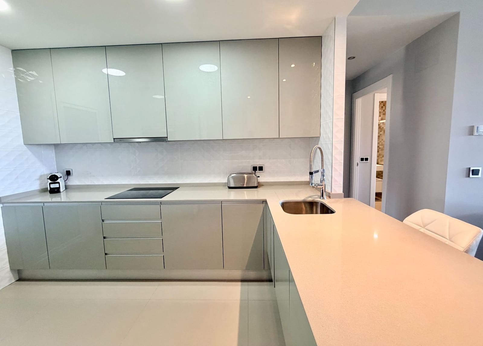 2 sovrum Lägenhet till salu i Benidorm med pool garage - 570 000 € (Ref: 9780191)