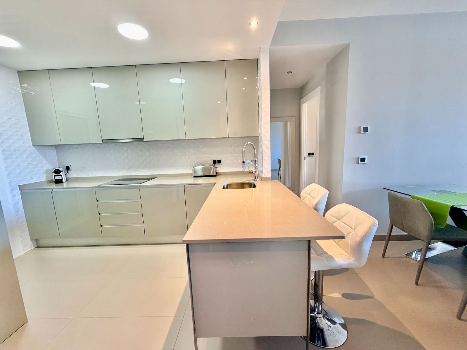 2 sovrum Lägenhet till salu i Benidorm med pool garage - 570 000 € (Ref: 9780191)