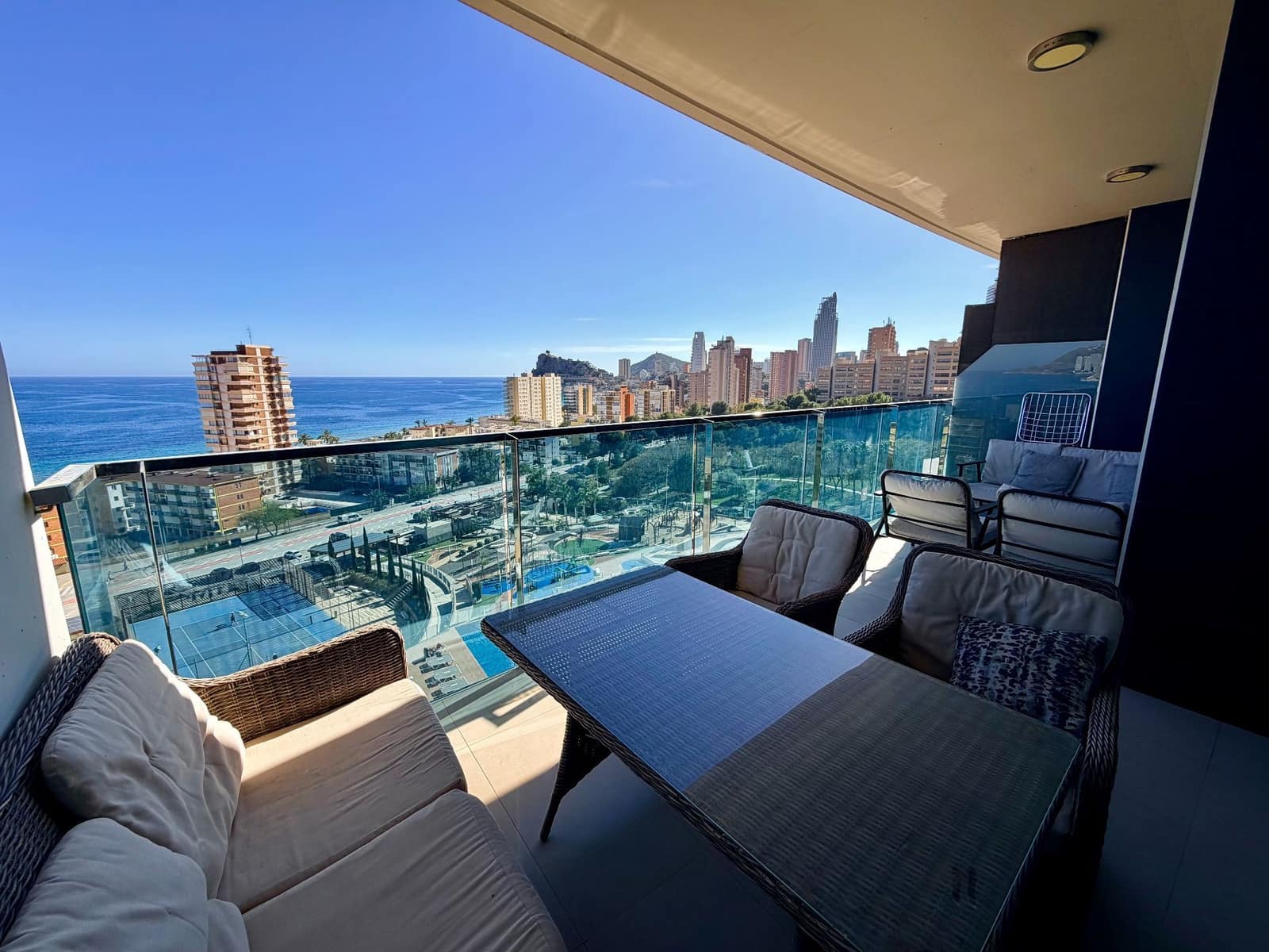 2 soverom Leilighet til salgs i Benidorm med svømmebasseng garasje - € 599 000 (Ref: 9788051)