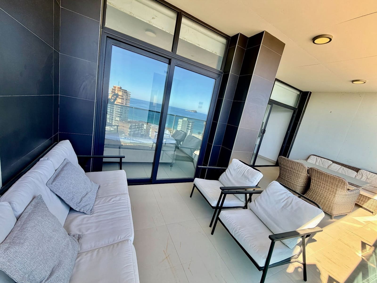 2 soverom Leilighet til salgs i Benidorm med svømmebasseng garasje - € 599 000 (Ref: 9788051)