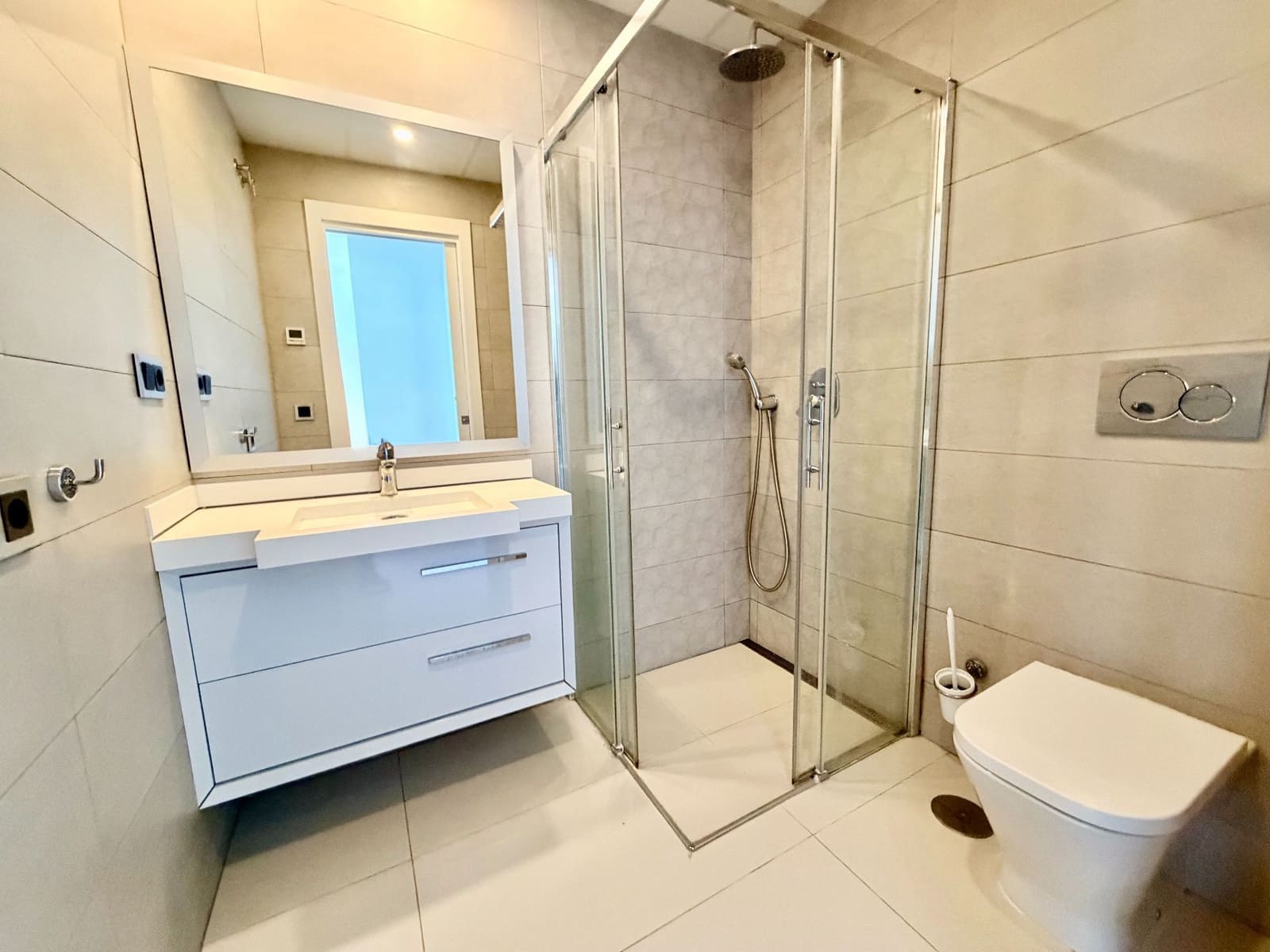 2 soverom Leilighet til salgs i Benidorm med svømmebasseng garasje - € 599 000 (Ref: 9788051)