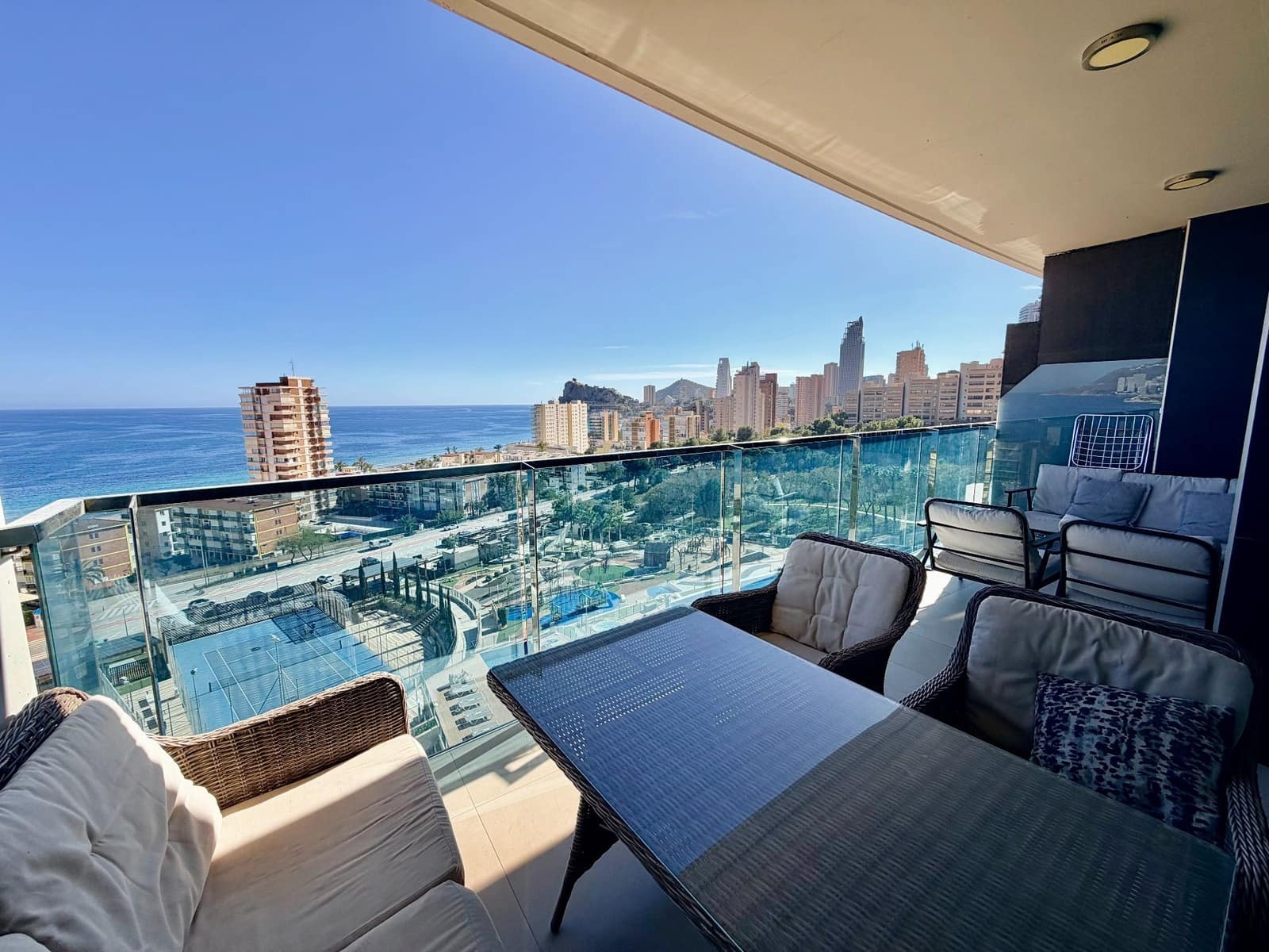 2 soverom Leilighet til salgs i Benidorm med svømmebasseng garasje - € 599 000 (Ref: 9788051)