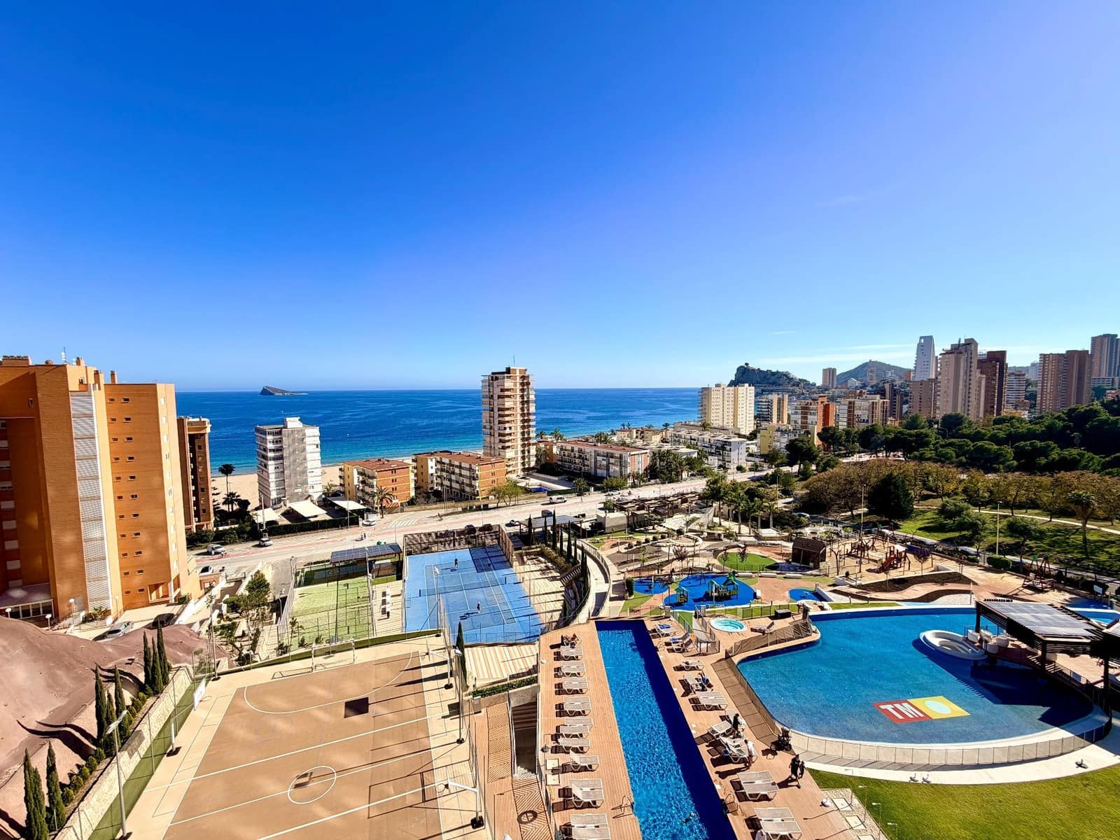 2 soverom Leilighet til salgs i Benidorm med svømmebasseng garasje - € 599 000 (Ref: 9788051)