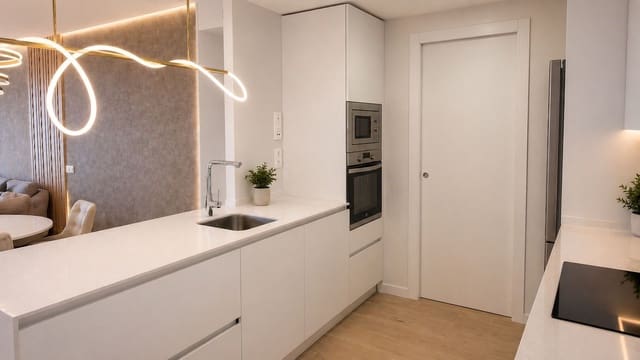 2 chambre Appartement à vendre à Playa Poniente, Benidorm avec piscine garage - 732 500 € (Ref: 9828749)