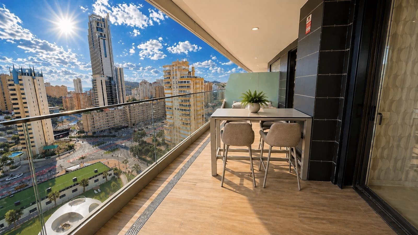 2 sovrum Lägenhet till salu i Benidorm med pool garage - 674 000 € (Ref: 9828750)