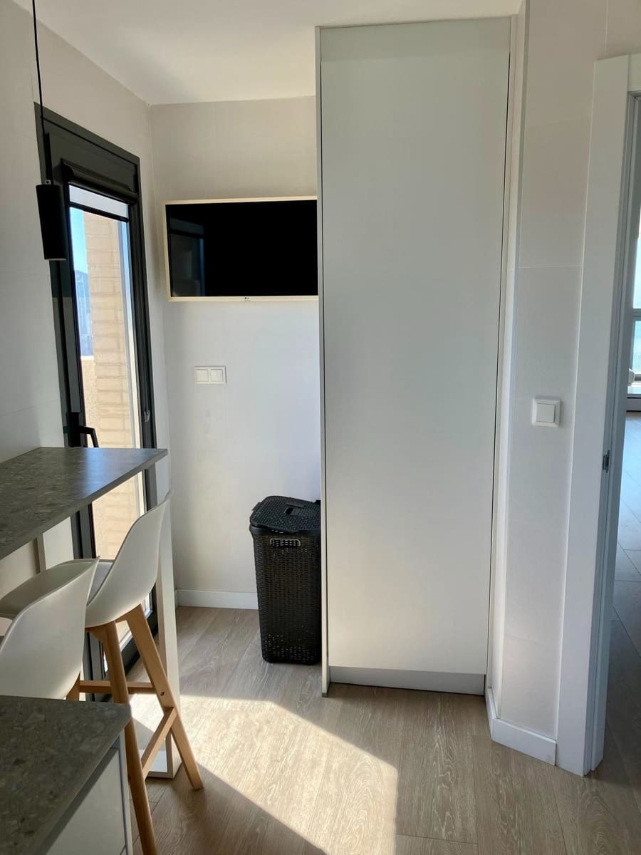 3 sypialnia Penthouse do wynajęcia w Benidorm z basenem garażem - 3 000 € (Ref: 9830775)