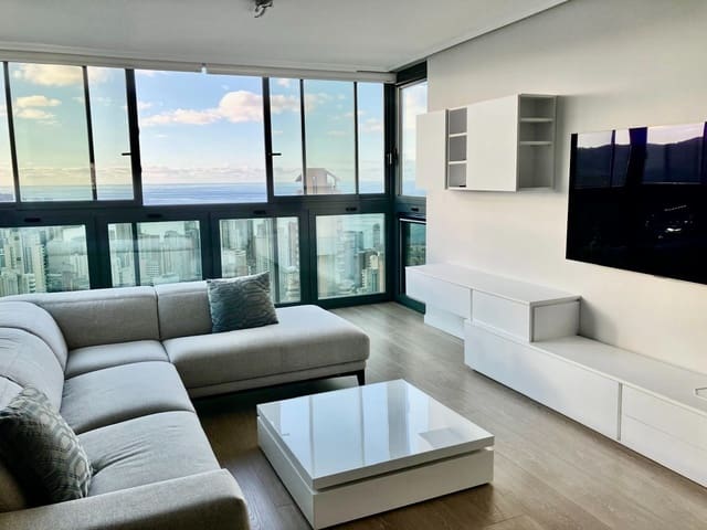 3 sypialnia Penthouse do wynajęcia w Benidorm z basenem garażem - 3 000 € (Ref: 9830775)