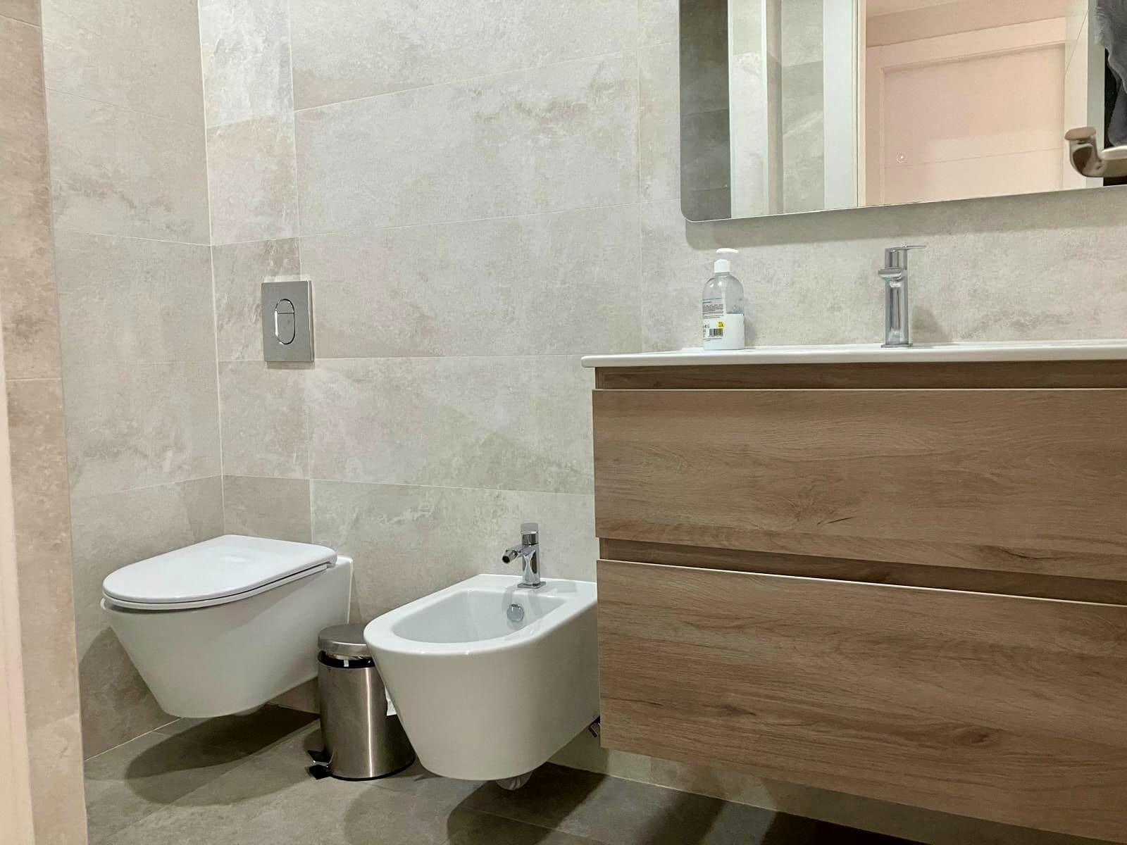 3 sypialnia Penthouse do wynajęcia w Benidorm z basenem garażem - 3 000 € (Ref: 9830775)