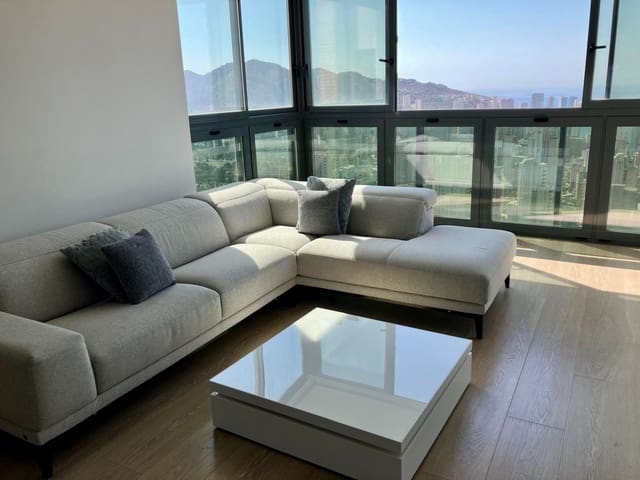 3 sypialnia Penthouse do wynajęcia w Benidorm z basenem garażem - 3 000 € (Ref: 9830775)