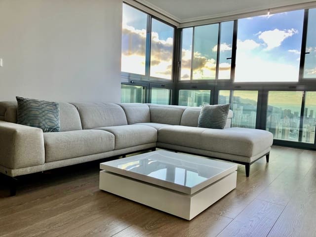 3 sypialnia Penthouse do wynajęcia w Benidorm z basenem garażem - 3 000 € (Ref: 9830775)