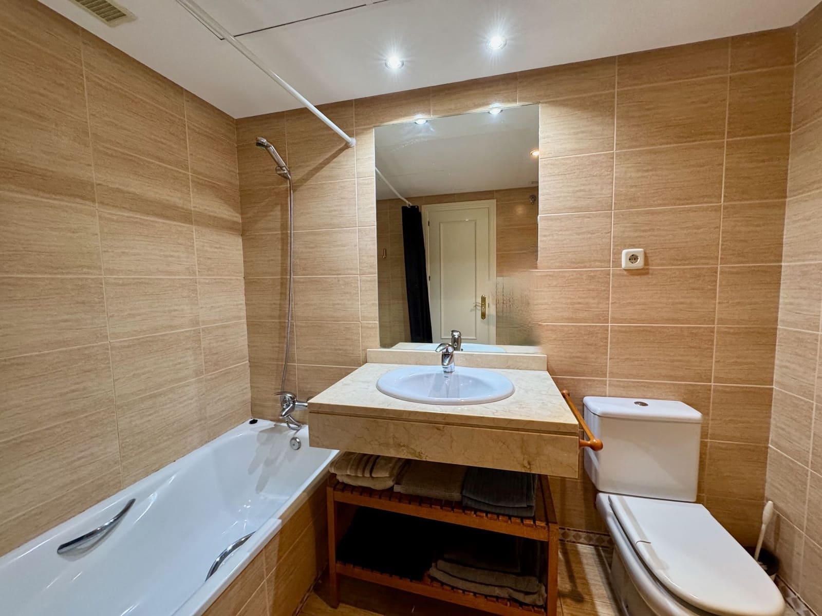 2 sypialnia Apartament do wynajęcia w Puerto Banus z basenem garażem - 1 650 € (Ref: 9871611)